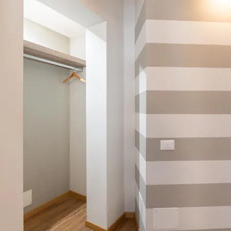 Tua - Centro & Ospedale ゲストハウス 3*